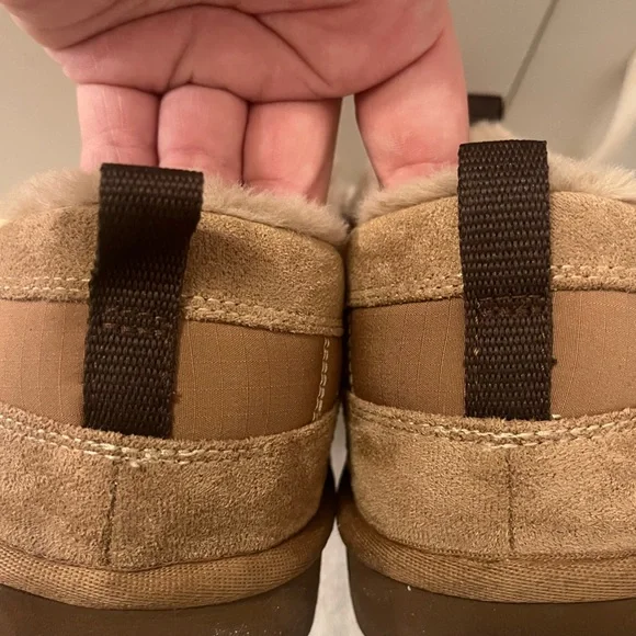 9 Wide Men's Skecher's Brown Fleece-Lined Slippers - Picture 5 of 8